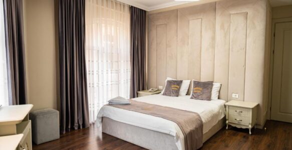 Parliament Hotel & Restaurant