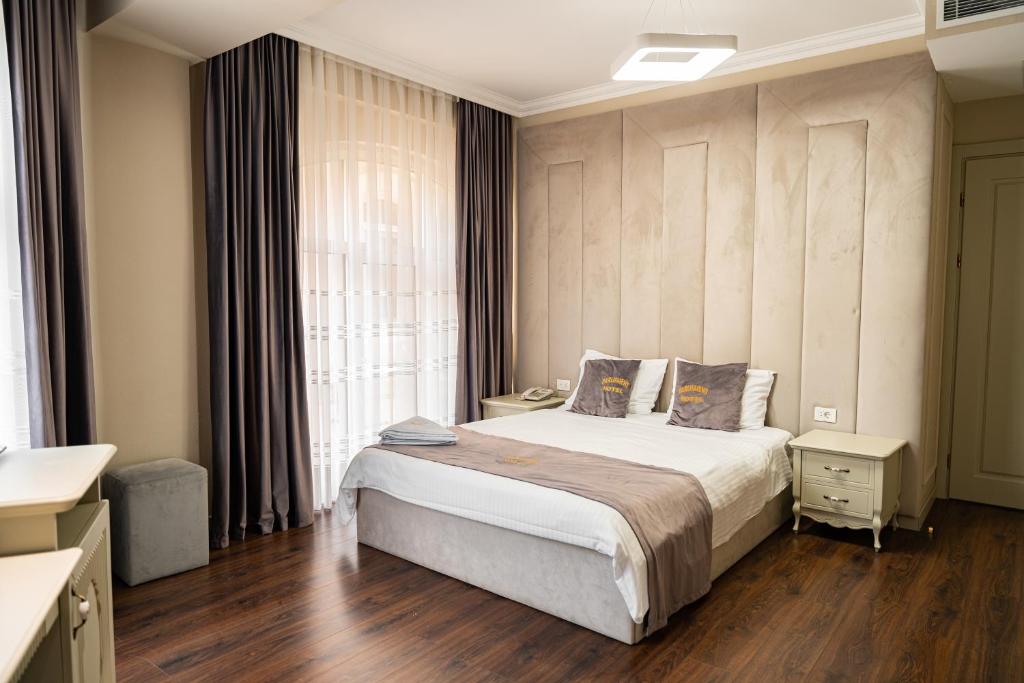 Parliament Hotel & Restaurant